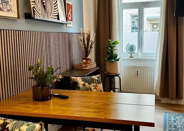 Noy\'Z In Der Belebten Neustadt