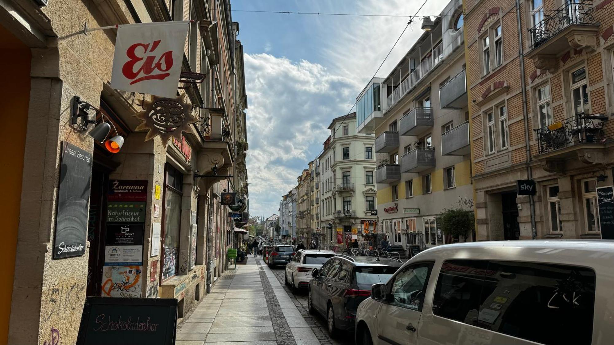Noy'z In Der Belebten Neustadt